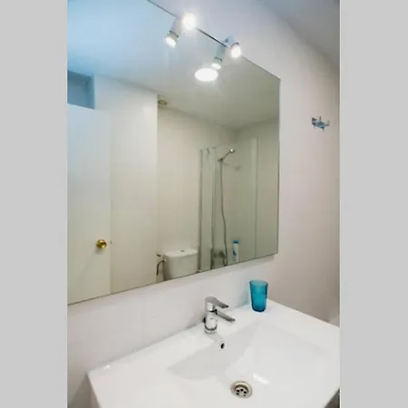 Gatu Bani Con Terraza Y Vista Frontal Al Mar, Preferente Mayores De 25 Anos Y Familias Cadix