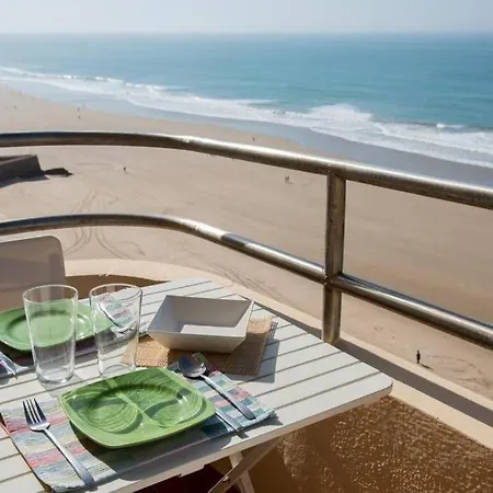 Appartement Gatu Bani Con Terraza Y Vista Frontal Al Mar, Preferente Mayores De 25 Anos Y Familias
