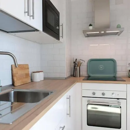 Gatu Bani Con Terraza Y Vista Frontal Al Mar, Preferente Mayores De 25 Anos Y Familias * Cadix
