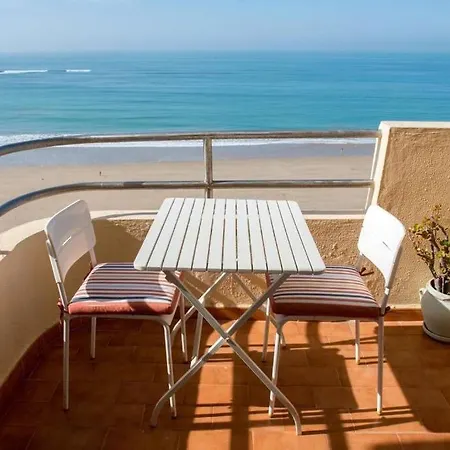 Gatu Bani Con Terraza Y Vista Frontal Al Mar, Preferente Mayores De 25 Anos Y Familias Cadix