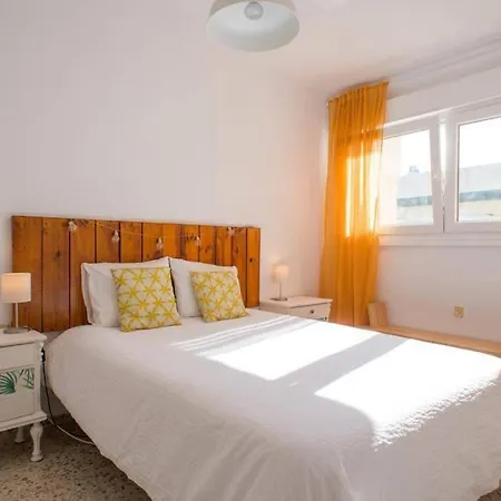 Gatu Bani Con Terraza Y Vista Frontal Al Mar, Preferente Mayores De 25 Anos Y Familias * Cadix